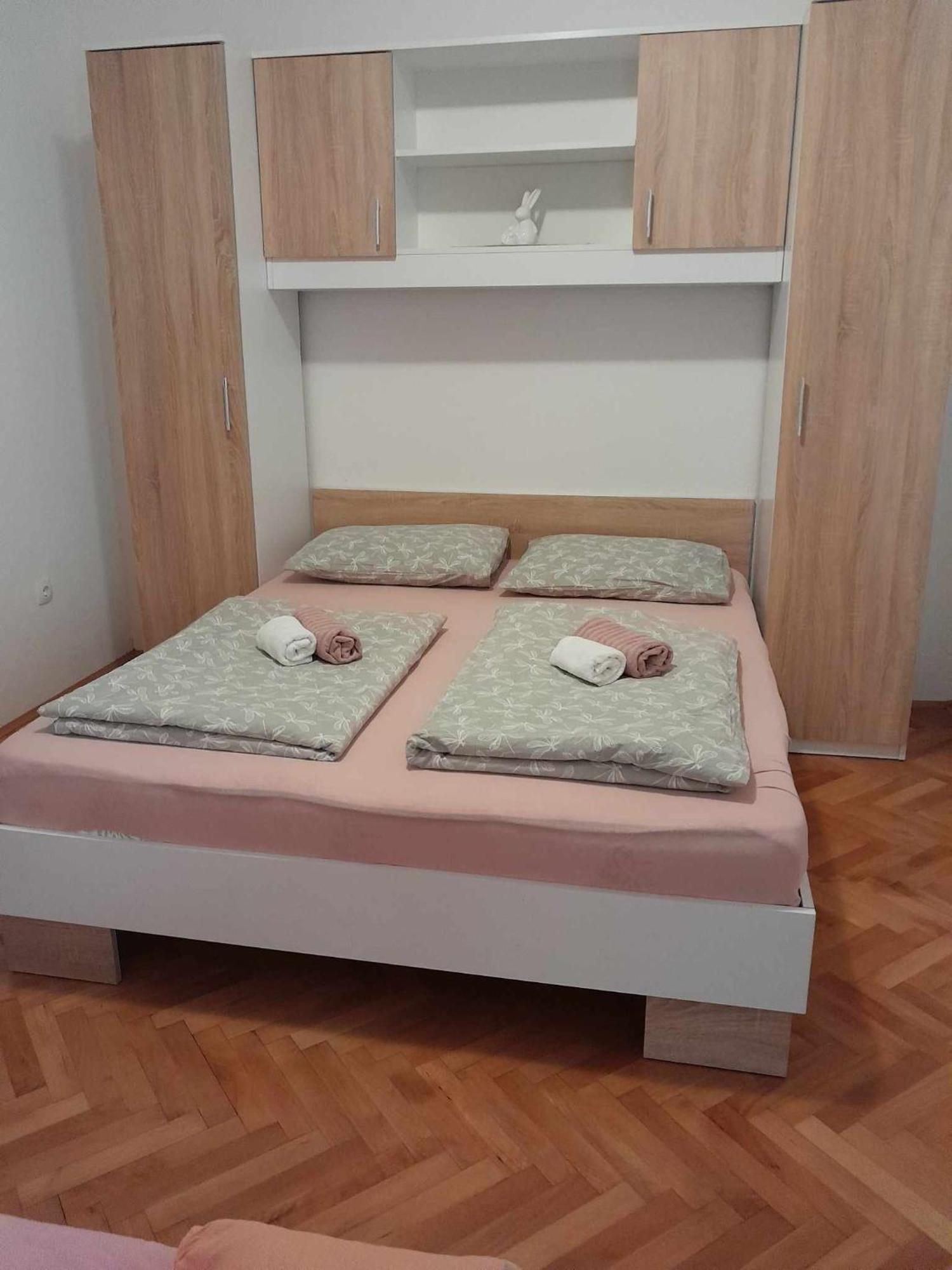 Apartman Larus 스타리그라드 파클레니차 외부 사진